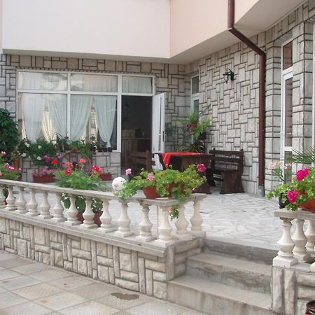 Mania Guest House Kalofer Exterior foto